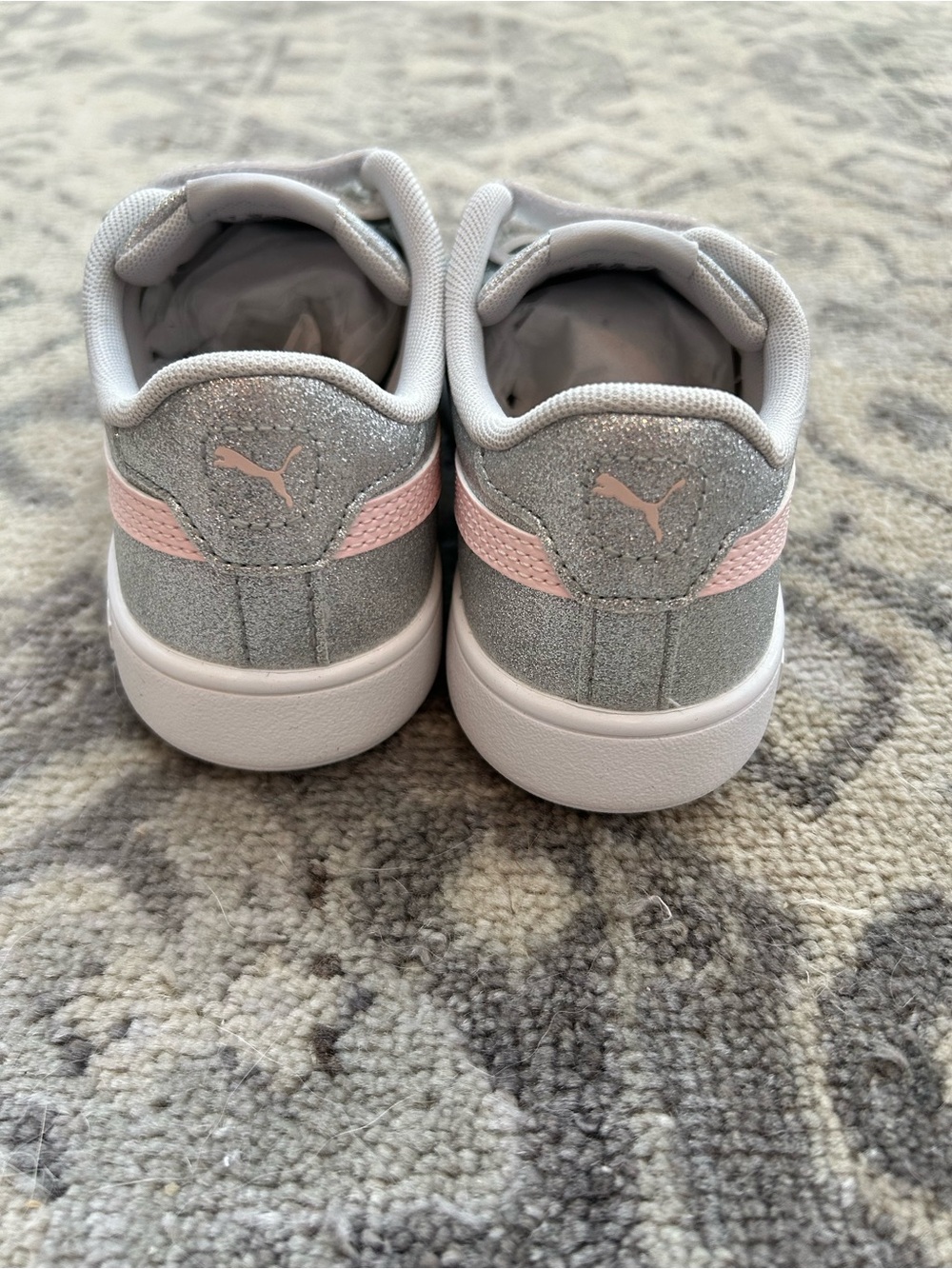 💗 NWT! Puma Kids Silver Glitter Sneakers with Pink Stripe - Picture 5 of 8